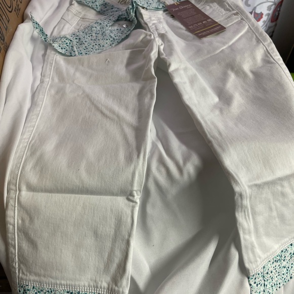 Capri Jeans - Picture 5 of 8